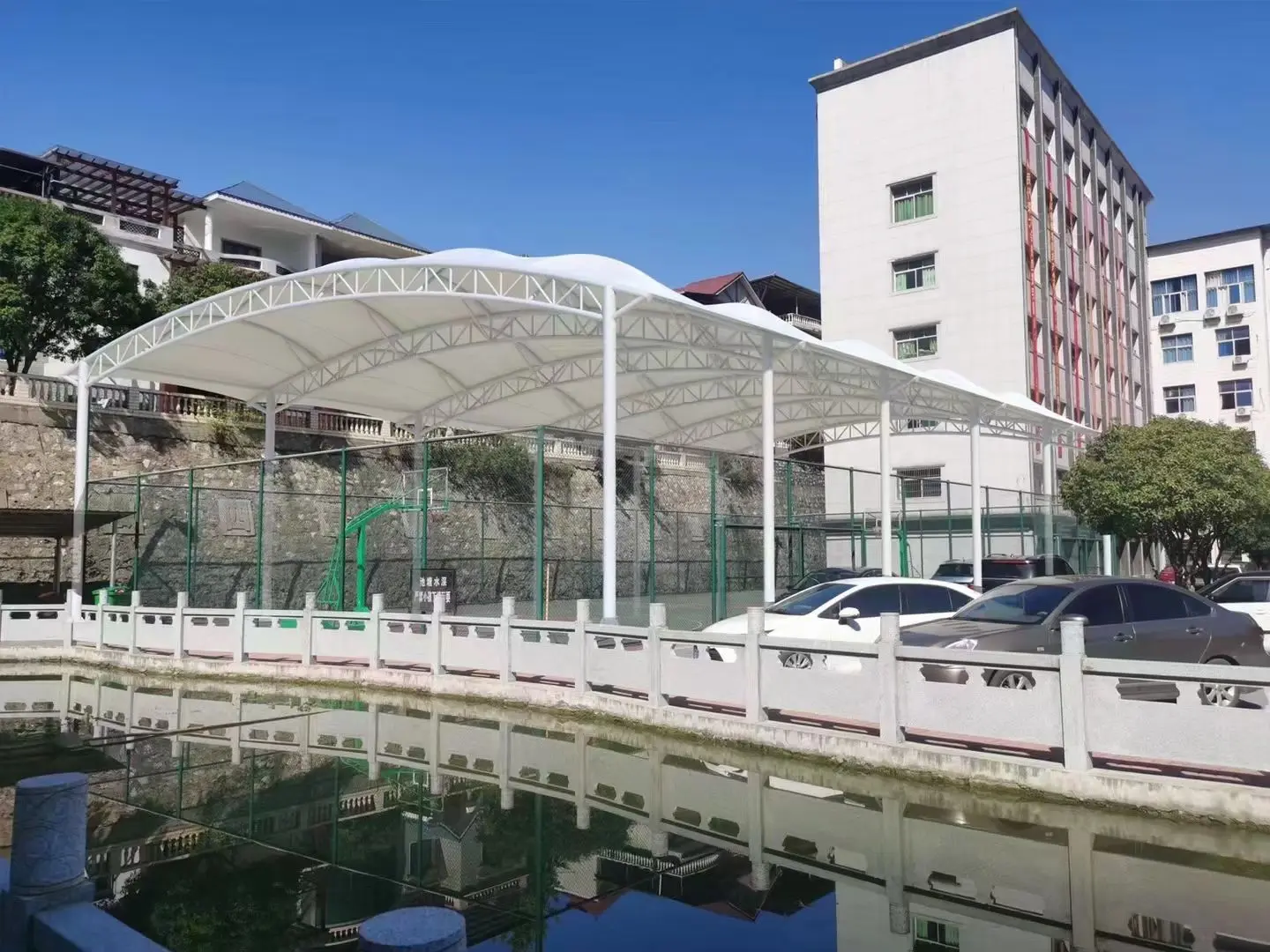 贵州息烽园区停车棚总在漏水生锈？源头膜结构厂家：按本地气候选材，避开三大坑